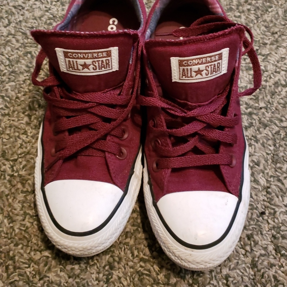 Maroon converse